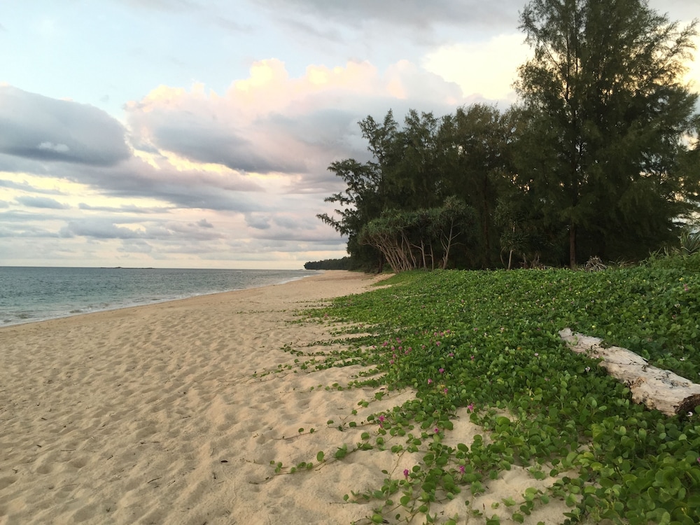 Le Coral Beach Resort And Cafe 70/79