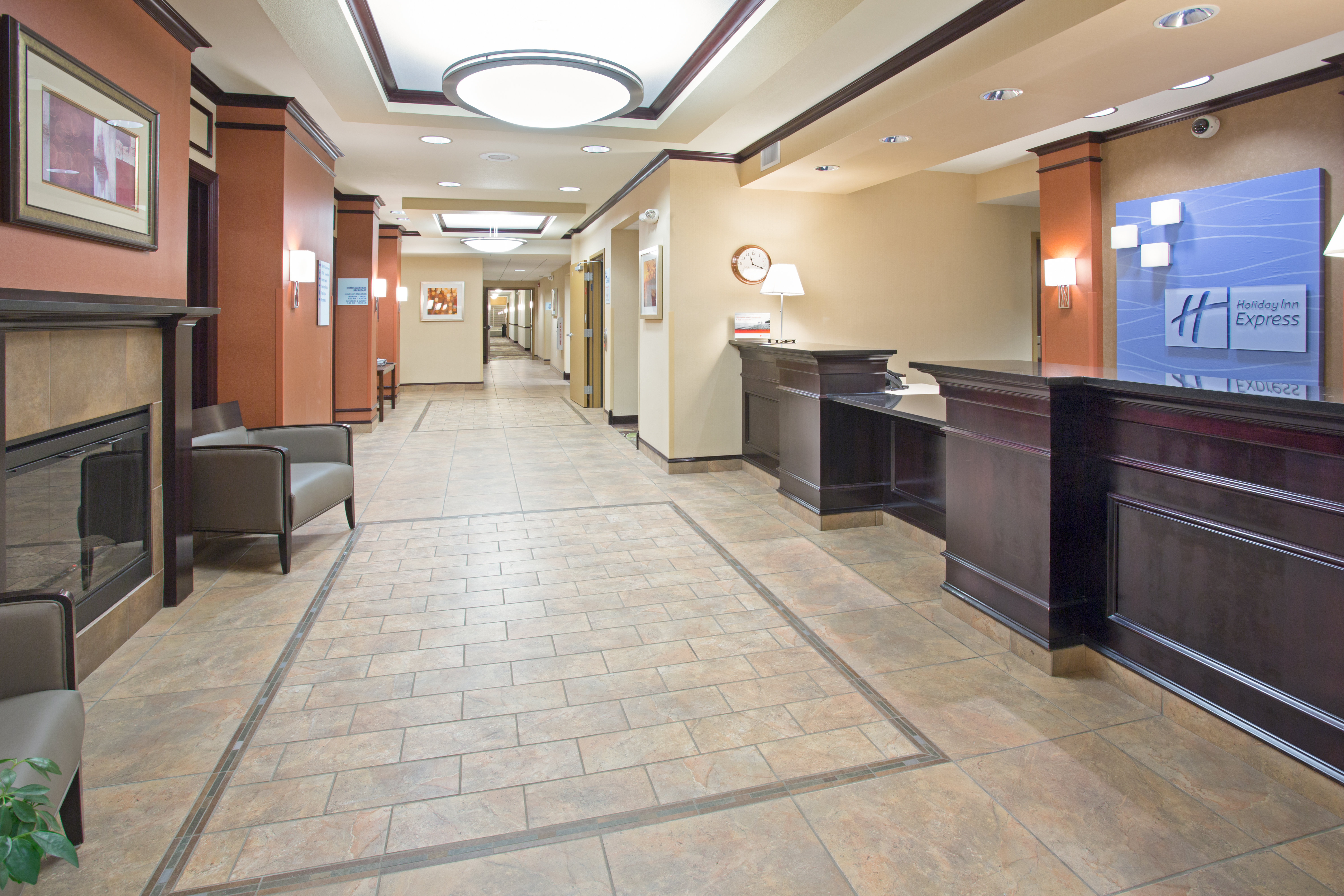 Holiday Inn Express and Suites Minot 15/50