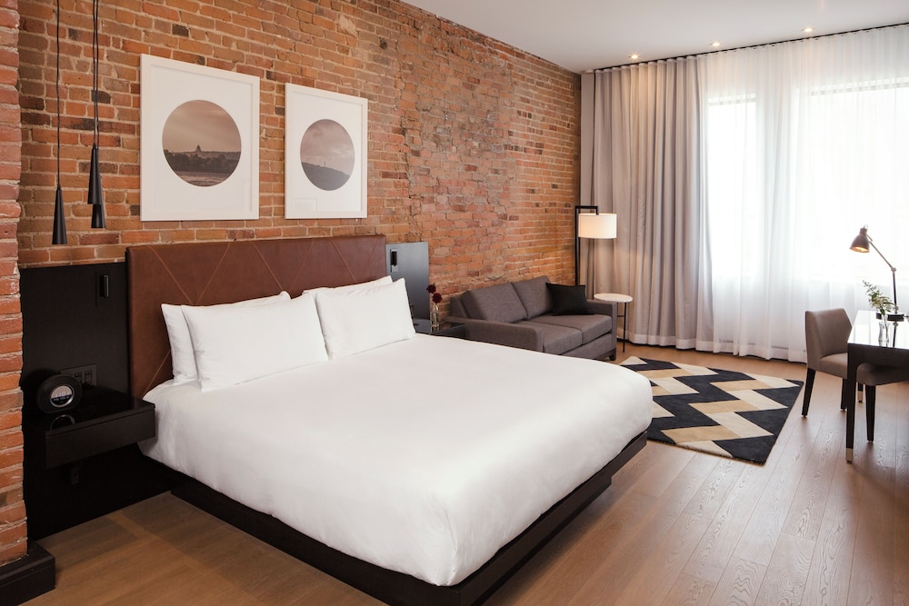 Plus, Deluxe, King Bed