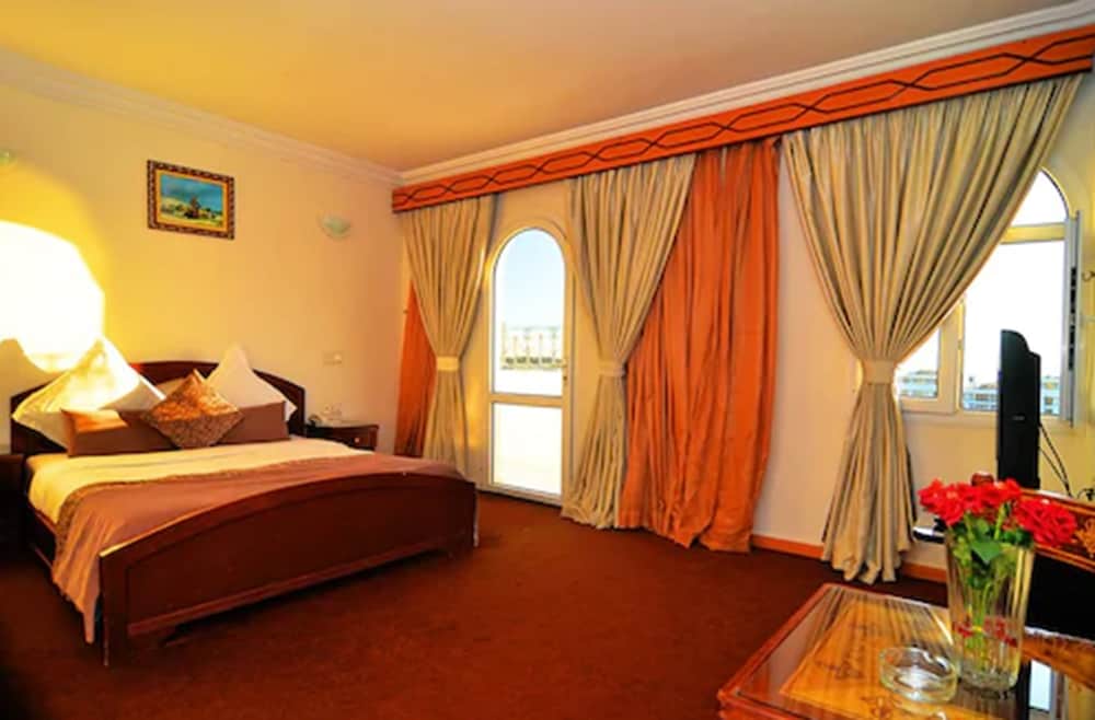 Omega Hotel 8/46