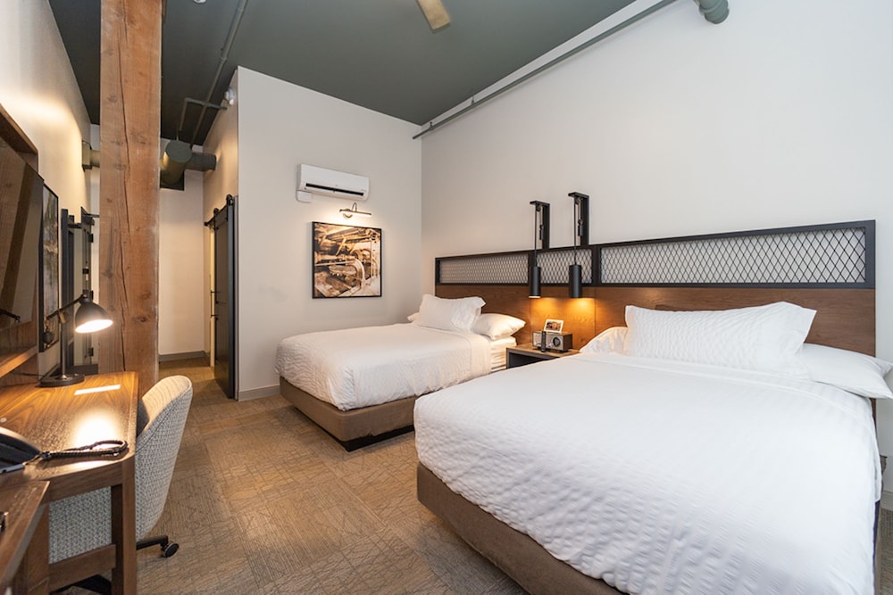 Classic, 2 Queen Beds, River View