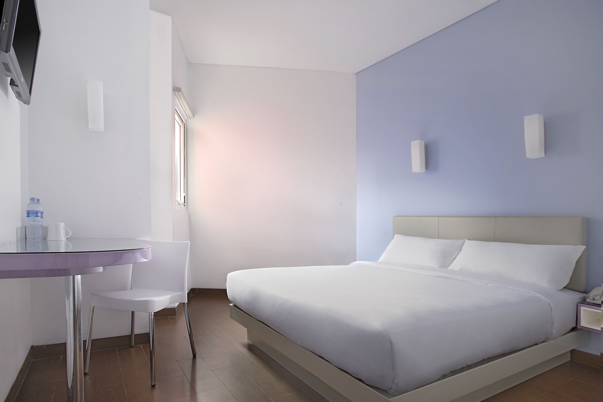 Smart, Queen Bed