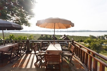 Gin's Maekhong View Resort & Spa 23/37