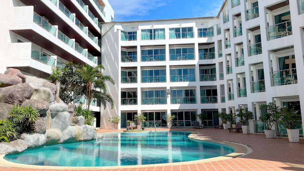 Dragon Beach Resort 4/55