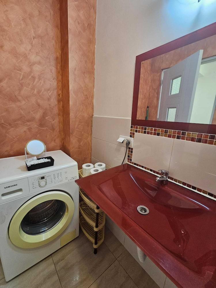 Gabizz Apartments 50/50
