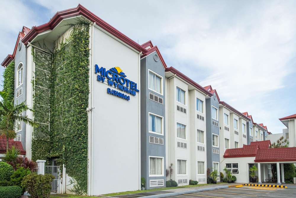 Microtel by Wyndham Batangas in BATANGAS
