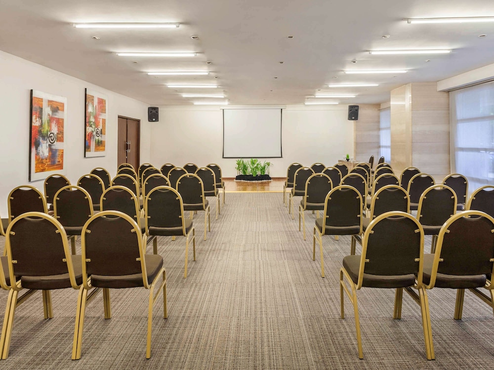 NOVOTEL SEMARANG 68/76