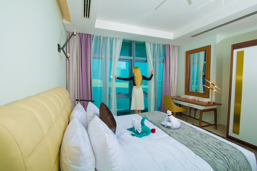 Waterfront Hotel Apartment 12/54
