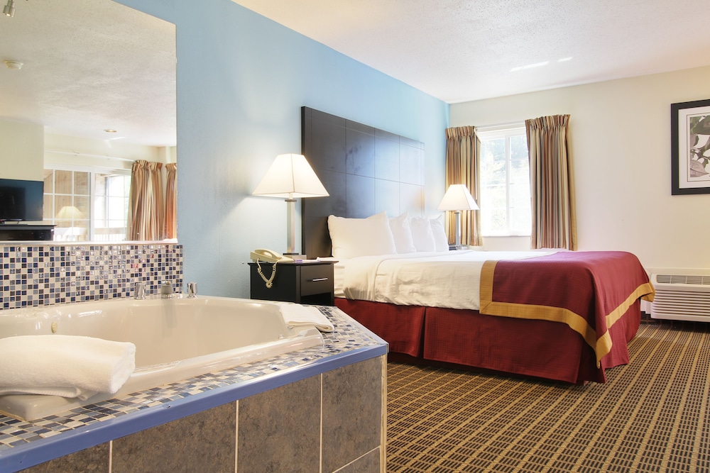 Baymont By Wyndham Muskegon 20/49