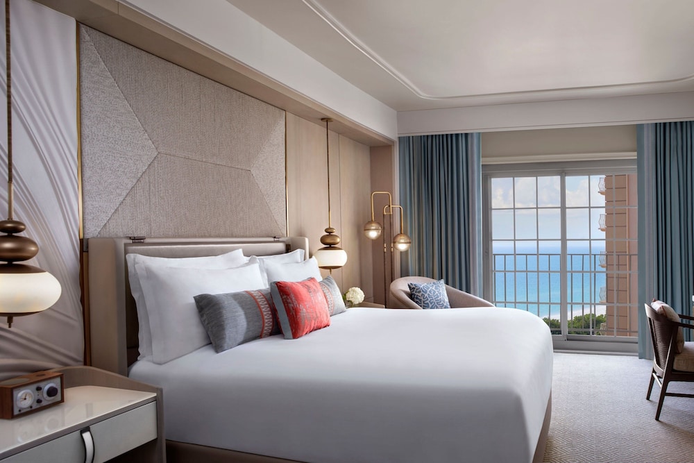 ROOM, KING BED, COAST VIEW
