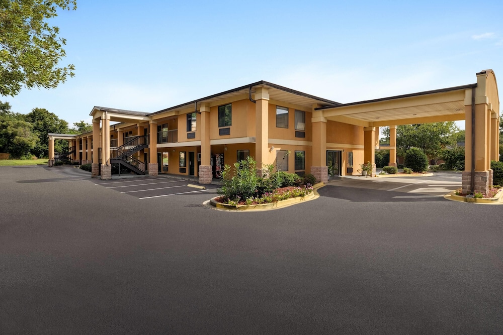 Days Inn By Wyndham North Columbia Ft Jackson 1/50
