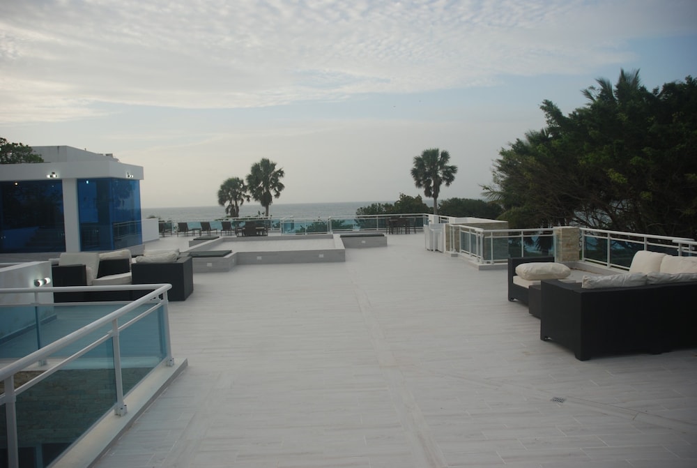 E And J Beach Condos 14/35