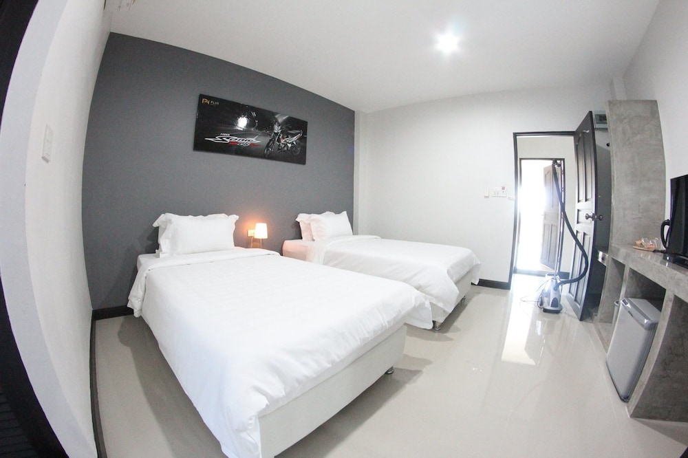 Plus Hotel 23/45