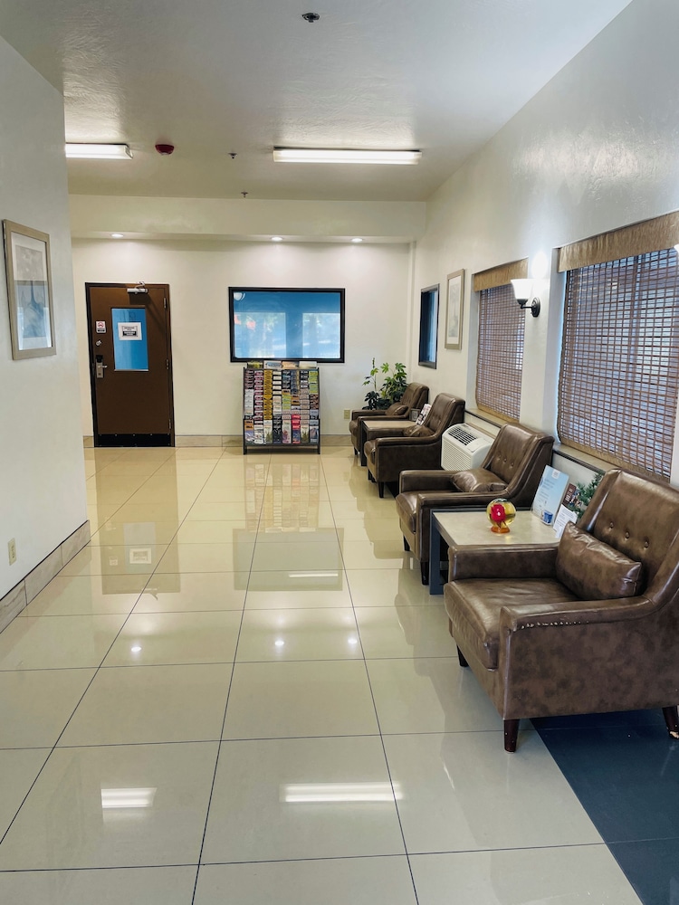 Super 8 By Wyndham Lacey Olympia Area 42/52