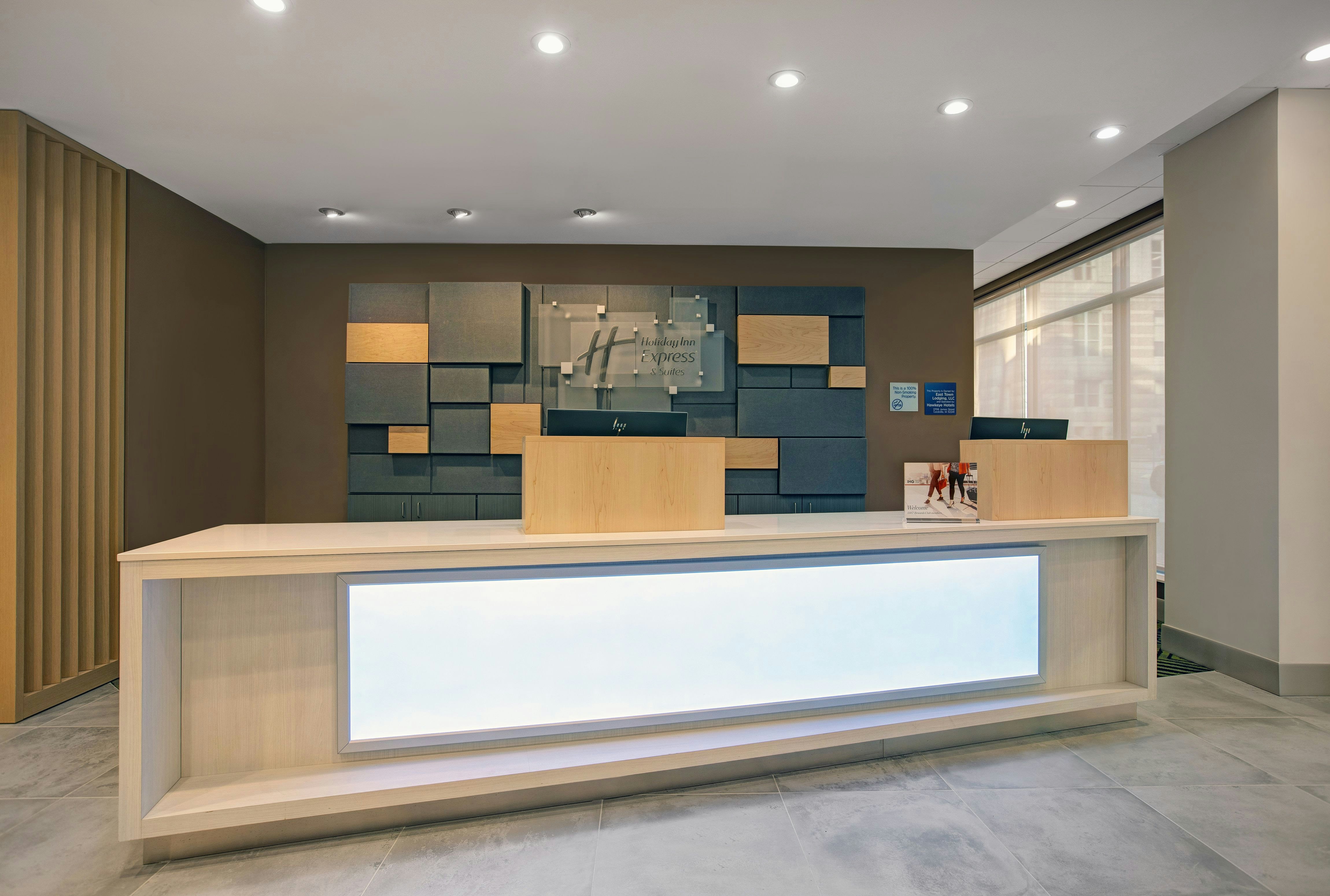 Holiday Inn Express Milwaukee Downtown 4/25