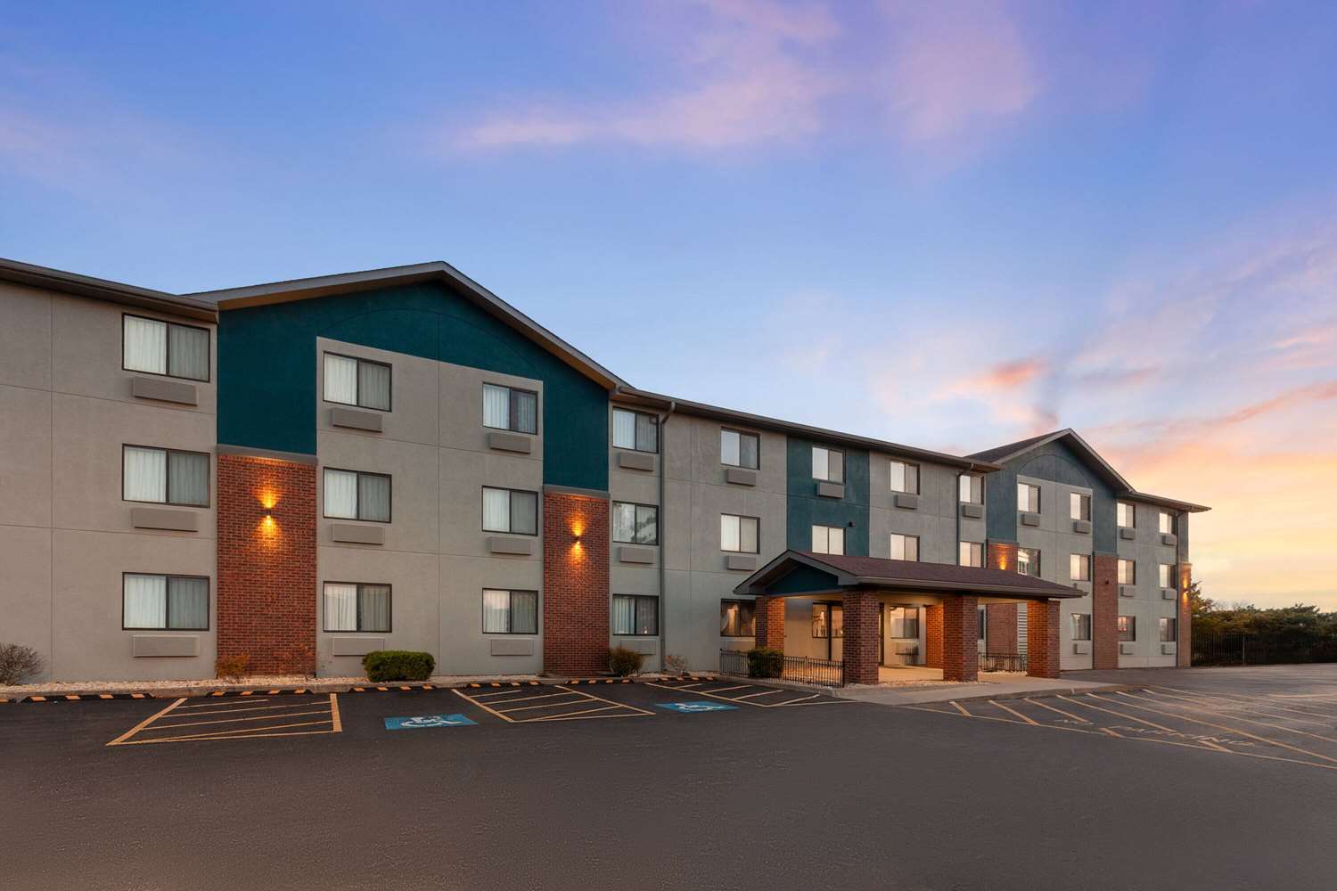 Super 8 By Wyndham Romeoville Bolingbrook 3/18