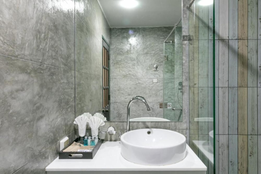 Baan Phuanda Phuket 77/79