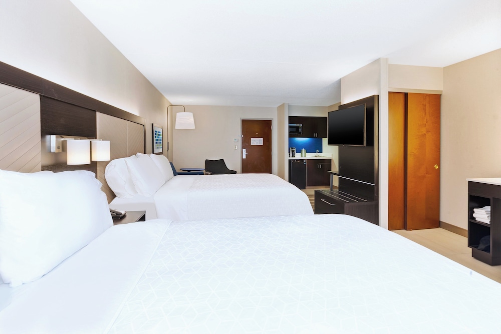 Holiday Inn Express Suites Blackburg University Area 15/74