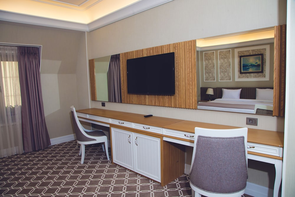 Theatrum Hotel Baku 38/44