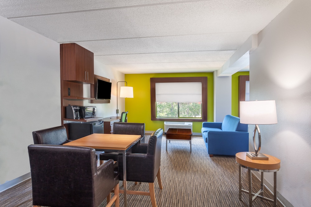 Holiday Inn Express Suites Augusta West Ft Gordon Area 62/69