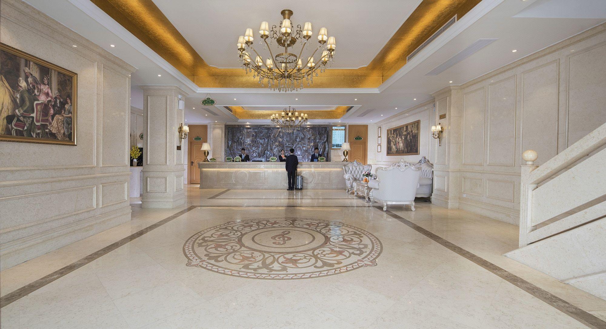 Vienna Hotel (Happy Valley Renhe Metro Station) 11/51