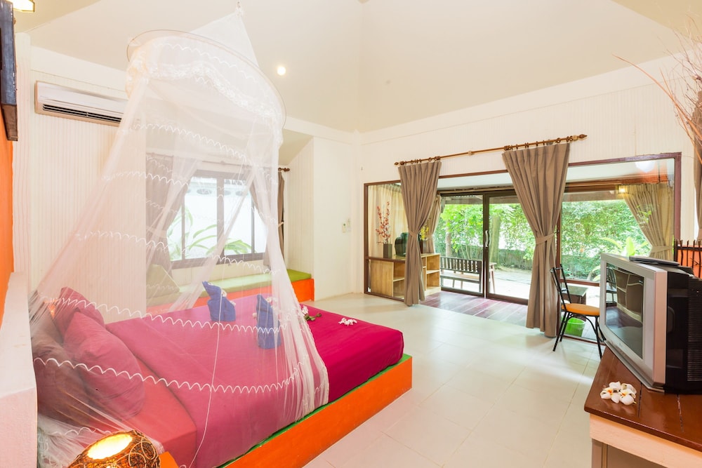 1 BEDROOM, VILLA, GARDEN AREA