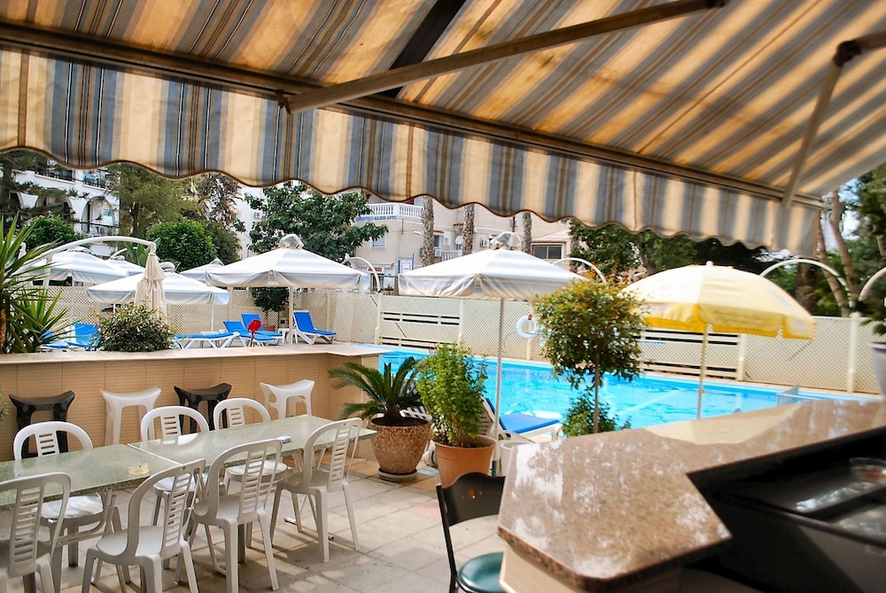 San Remo Hotel 35/38