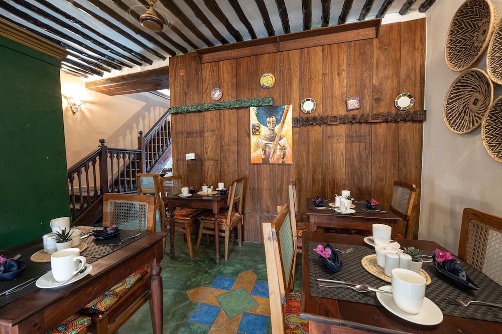 Shaba Boutique Hotel 44/50