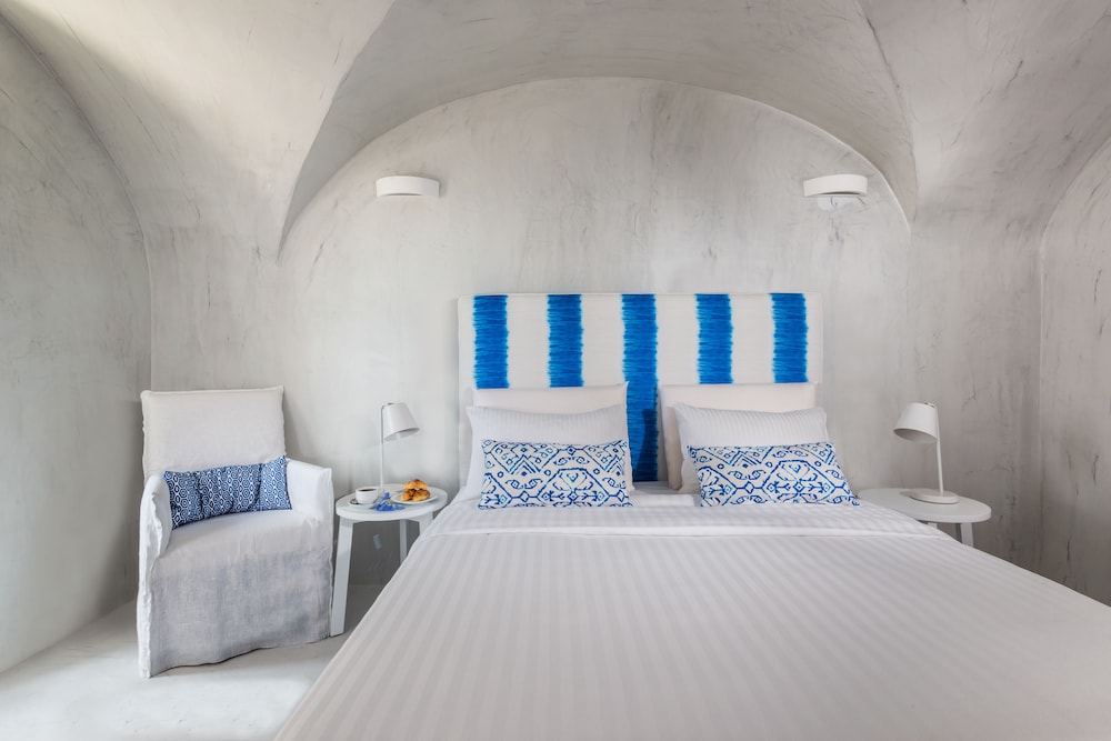 Mythical Blue Luxury Suites 9/50