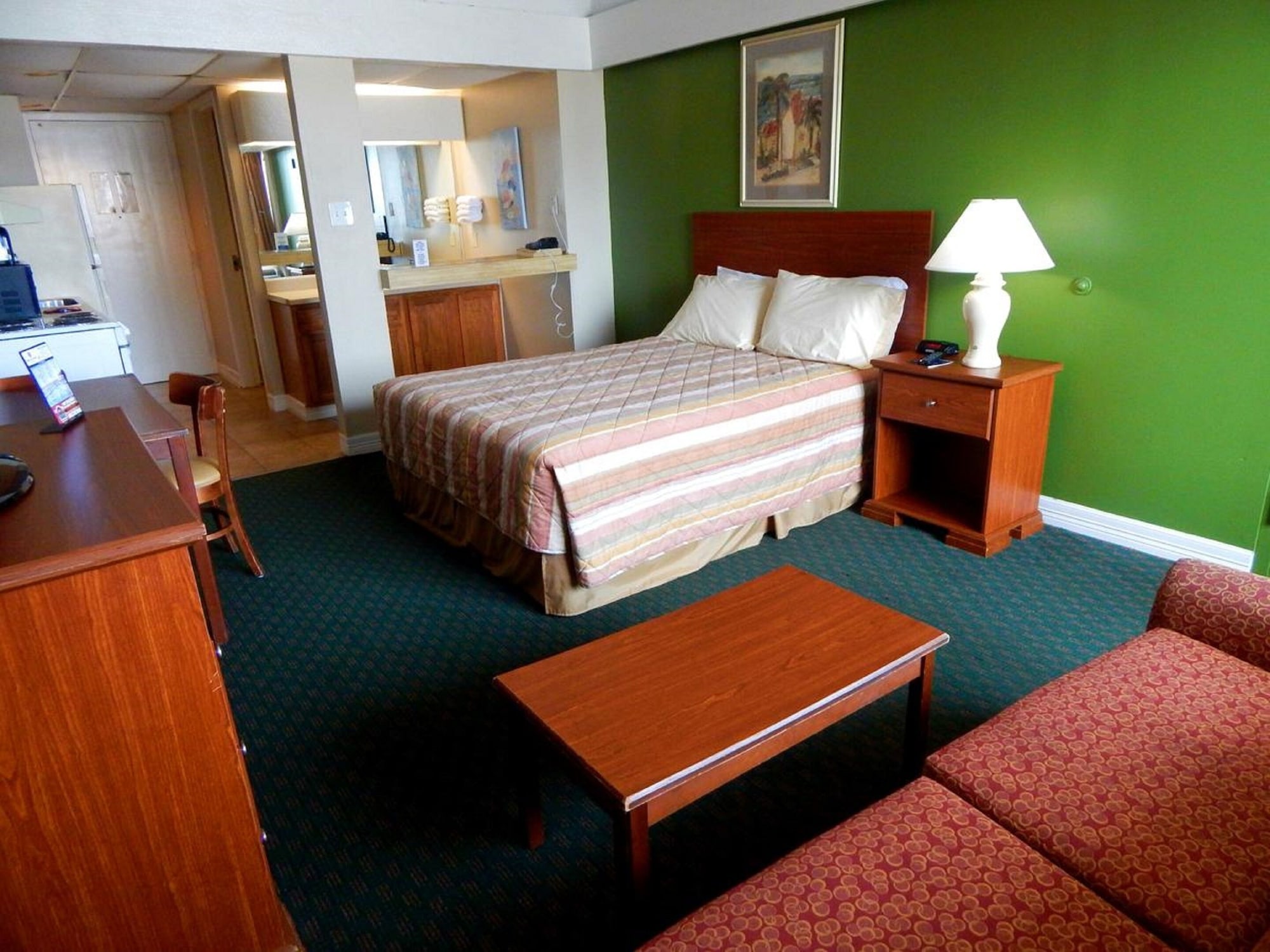 ROOM, KING BED, PARTIAL VIEW, KITCHEN, NORTH WING