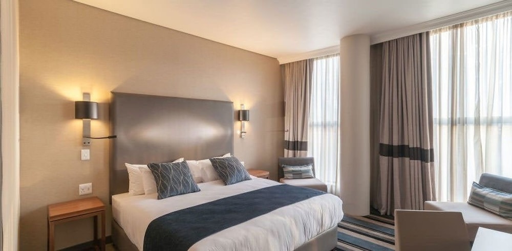 Mayfair Hotel 9/47