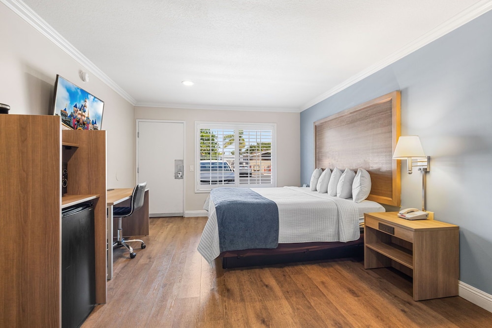 Hotel 414 Anaheim 22/66
