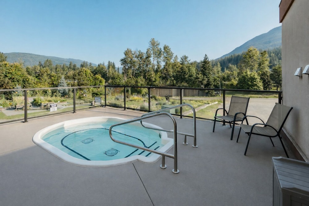 Days Inn And Suites Revelstoke 38/60