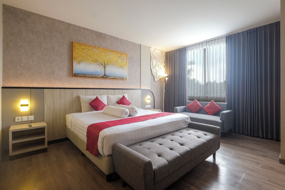 Front One Gosyen Hotel Salatiga 28/50