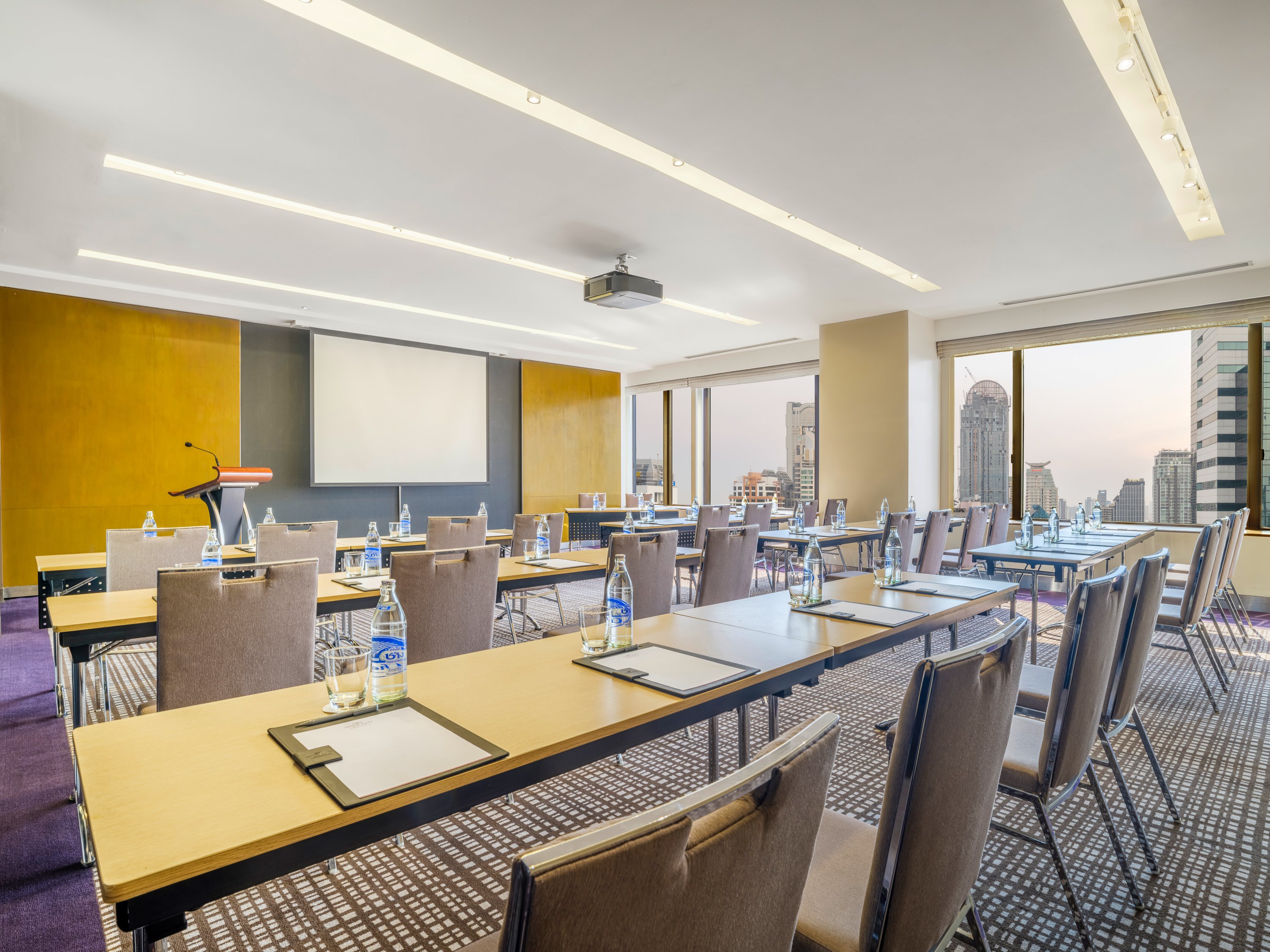 Crowne Plaza Bangkok Lumpini Park 64/77
