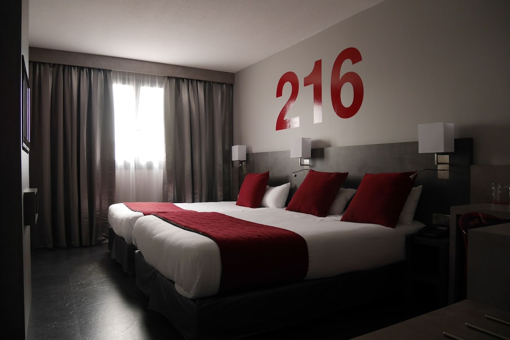 Room, Triple, 1 Queen and 1 Single Bed