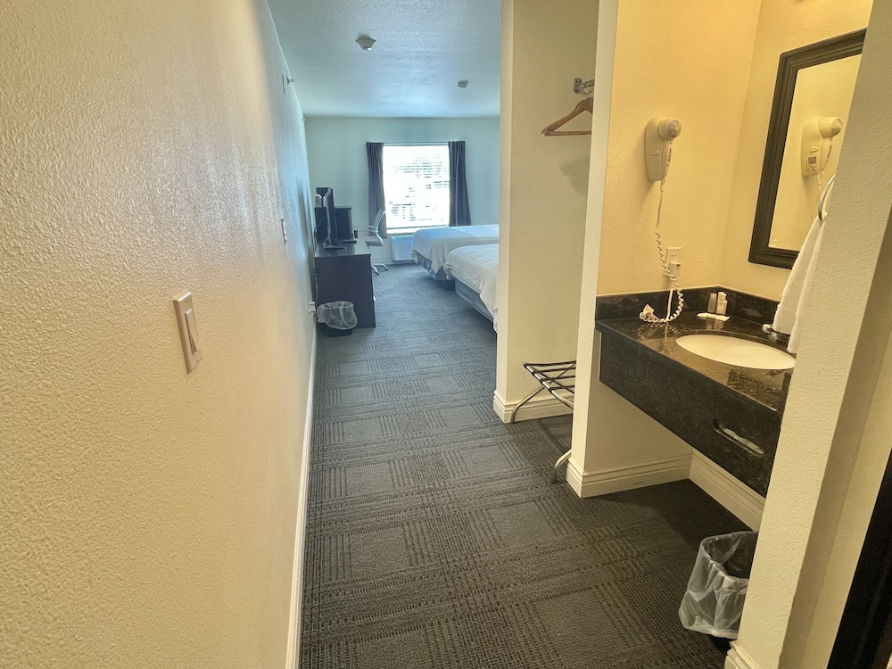 FairBridge Inn and Suites Cuero (ex Cuero s Copper Inn) 22/23