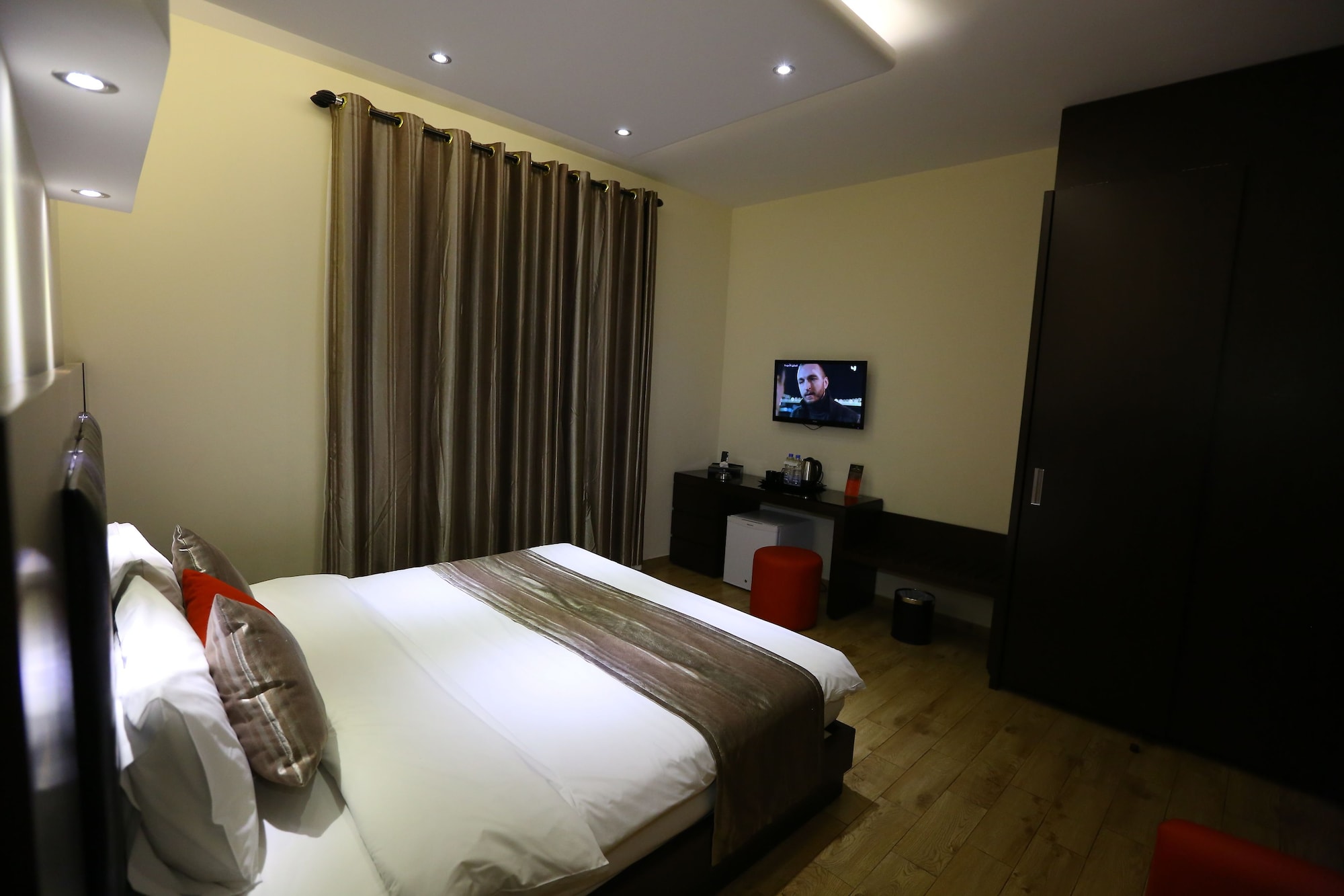 جناح بسرير كينج وسرير كوين بغرفتي نوم، Jounieh Suites Boutique Hotel Jounieh 4/10