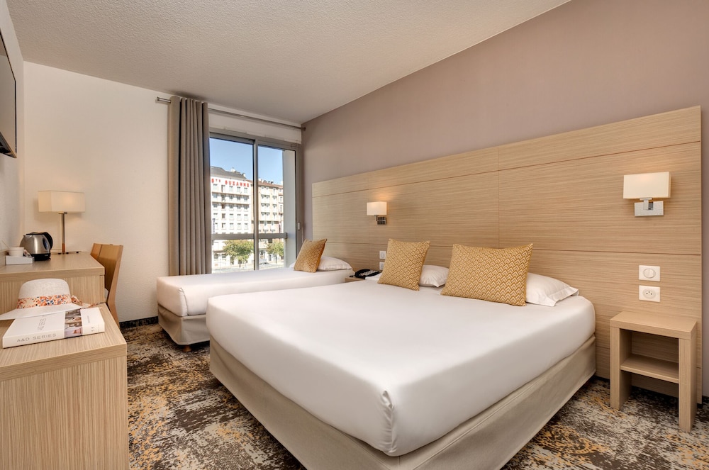 Hotel Mediterranee 19/67