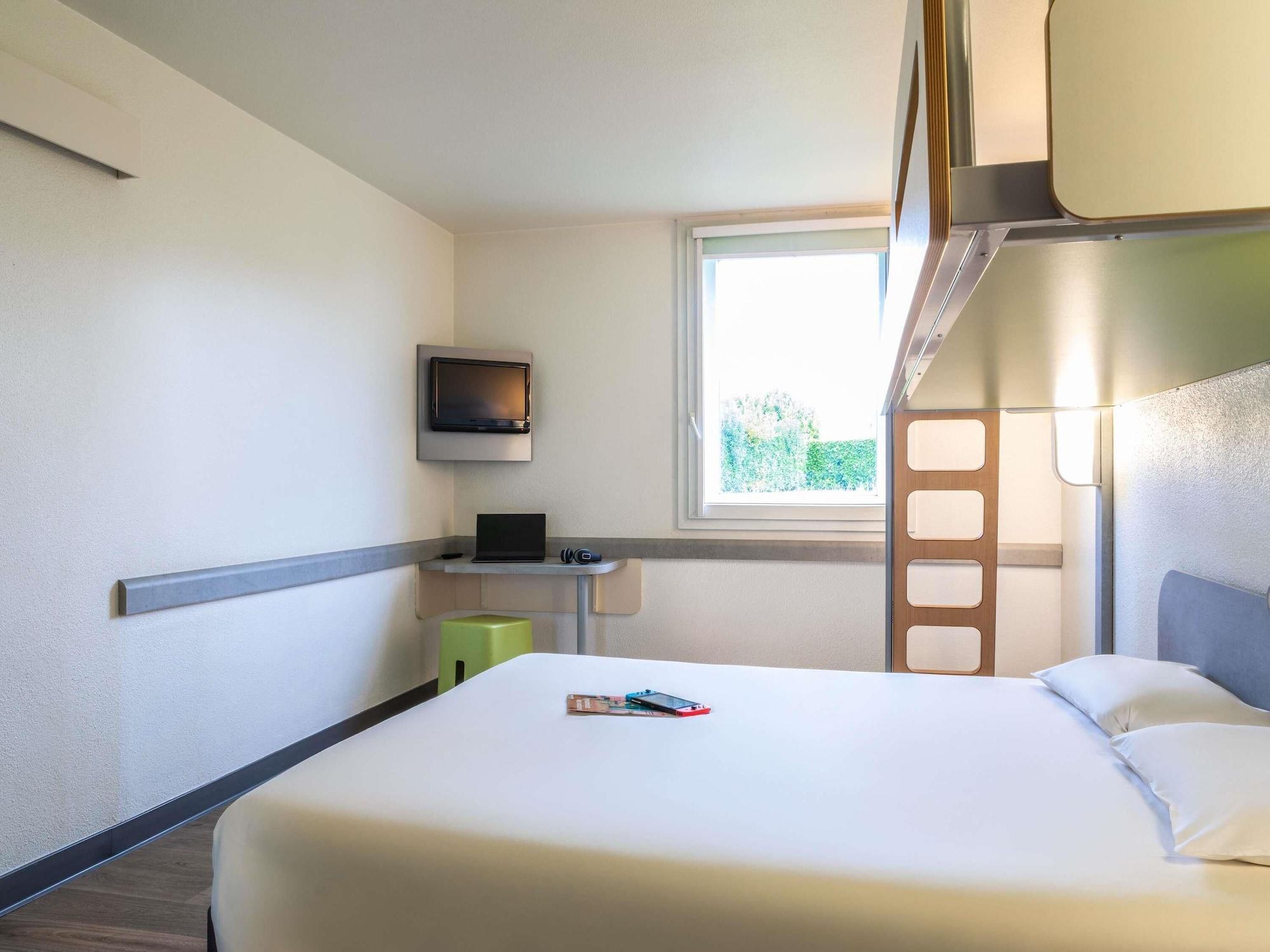 Room, Triple, Multiple Beds