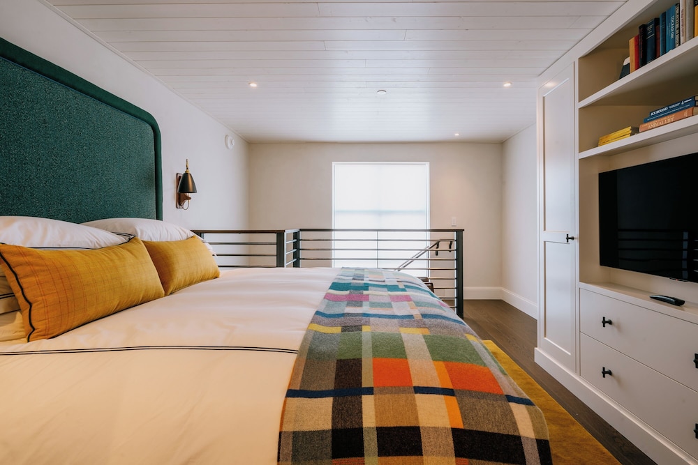 Eleven Revelstoke Lodge 13/58