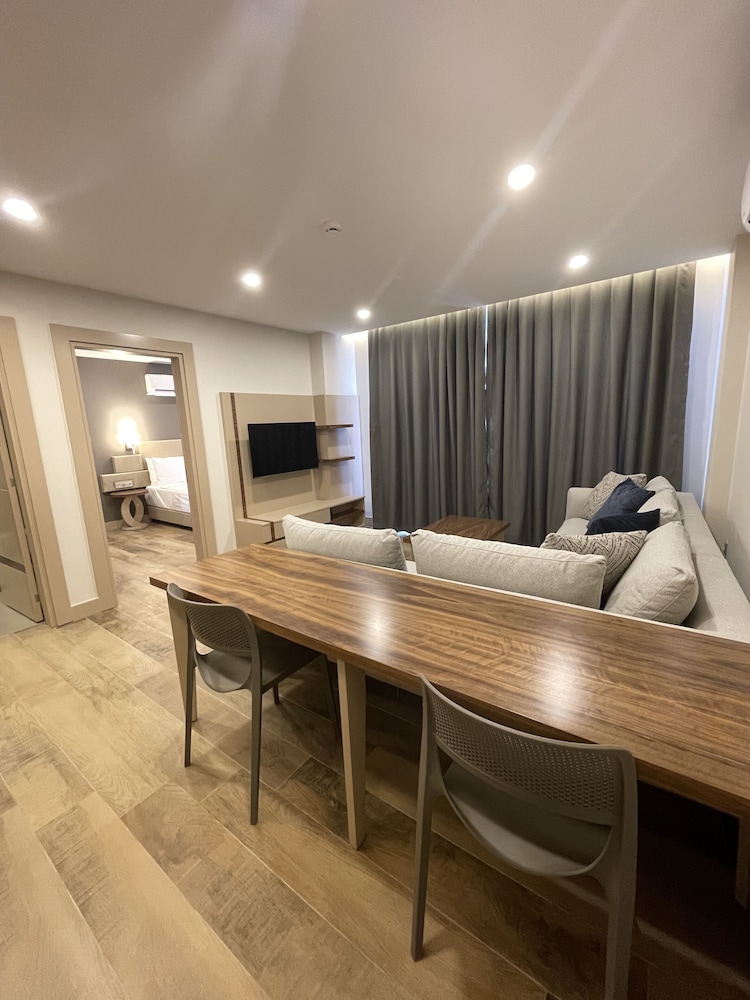 Green Garden City Luxury Apartments 24/37
