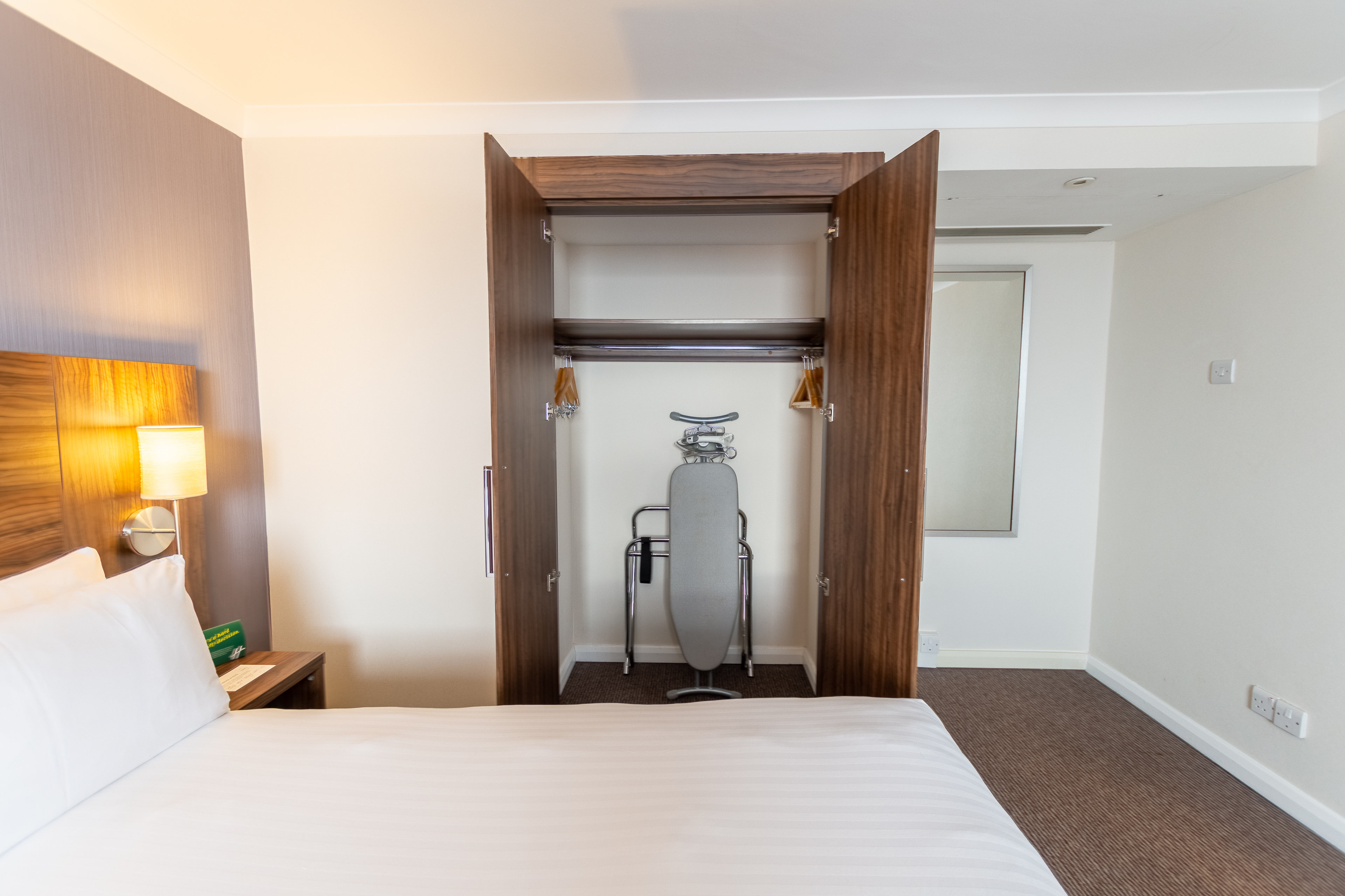 HOLIDAY INN LIVERPOOL 18/50