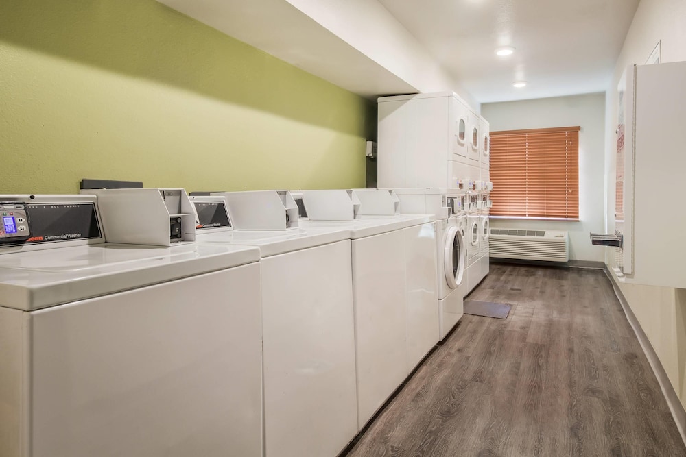 WoodSpring Suites Houston La Porte 6/33