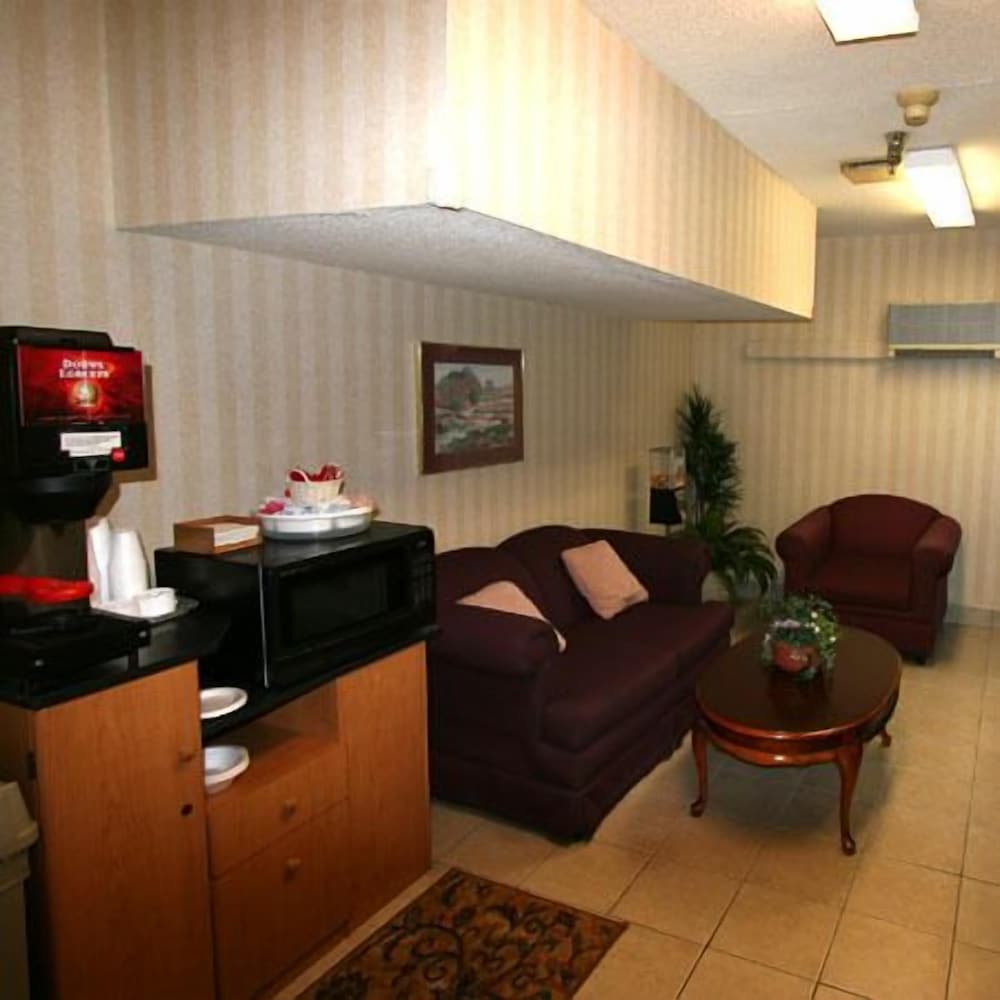 CenterWay Hotel Buffalo North Near University 16/24