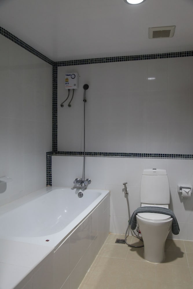 Convenient Grand Plus Hotel Suvarnabhumi 43/44