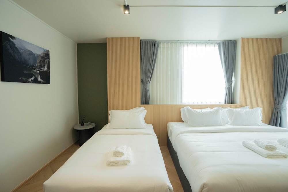 1 Bedroom, Deluxe, 1 King and 1 Single Beds
