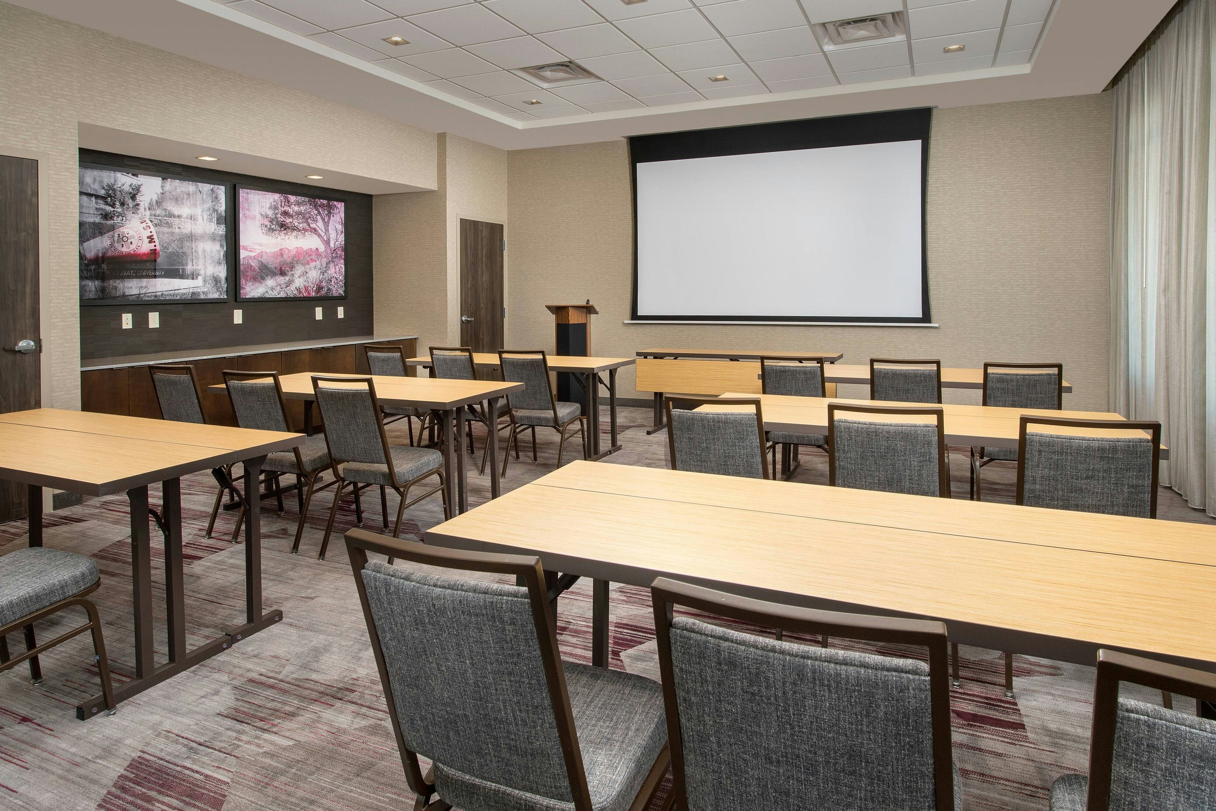 Courtyard by Marriott Las Cruces at Nmsu 21/25