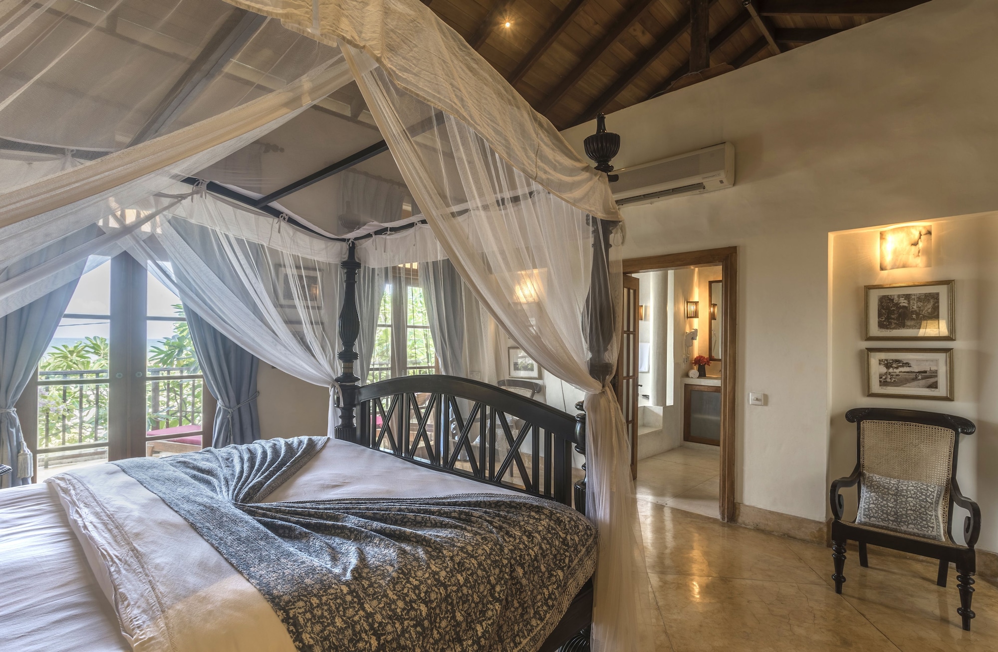 DELUXE, SUITE, SEA VIEW