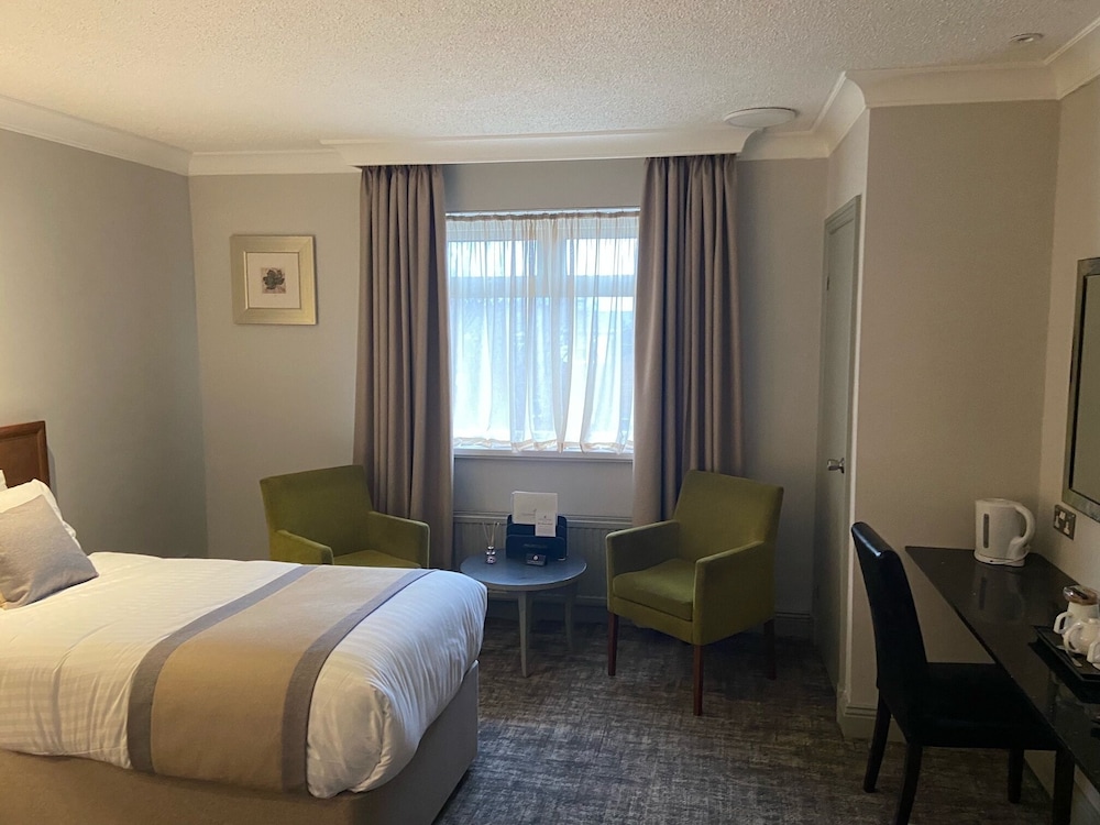 The Caledonian Hotel 24/62